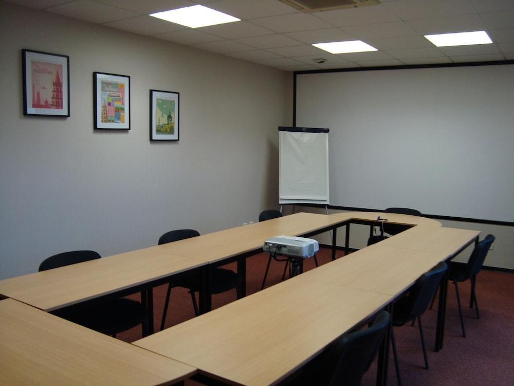 Ibis Budget Toulouse Centre Gare Exterior photo